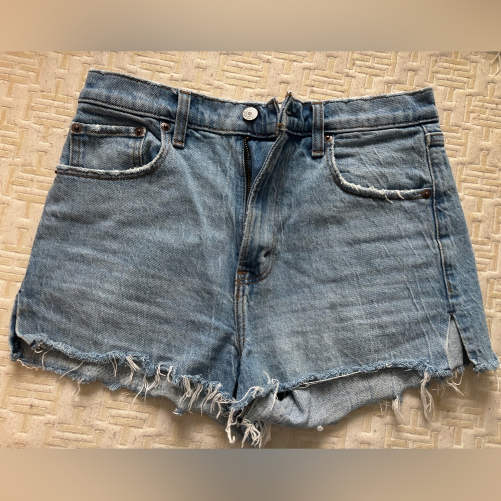 Abercrombie Mom Short High Rise